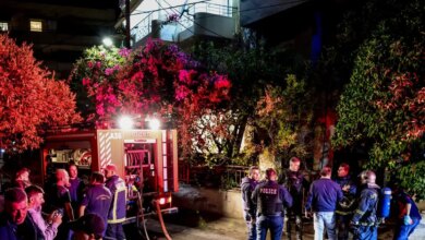 Τραγωδία-στο-Ηράκλειο:-Απανθρακώθηκαν-μάνα-και-γιος-μετά-από-φωτιά-σε-σπίτι-–-Ο-άλλος-γιος-πήδηξε-από-την-ταράτσα,-τι-εξετάζουν-οι-αρχές