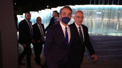 Μητσοτάκης-και-Δένδιας-στέλνουν-μήνυμα-ενότητας-και-ετοιμάζουν-αλλαγές-στον-Άγνωστο-Στρατιώτη-–-Προκήρυξη-διαγωνισμού-για-την-ανάδειξη-του-Μνημείου