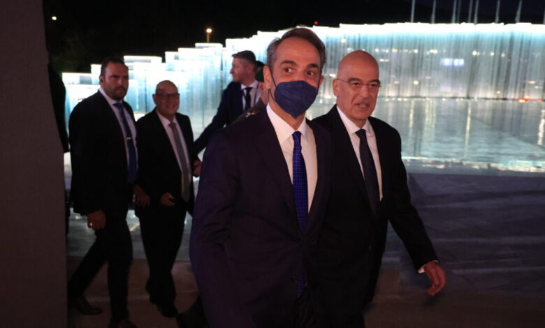 Μητσοτάκης-και-Δένδιας-στέλνουν-μήνυμα-ενότητας-και-ετοιμάζουν-αλλαγές-στον-Άγνωστο-Στρατιώτη-–-Προκήρυξη-διαγωνισμού-για-την-ανάδειξη-του-Μνημείου