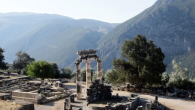 Δελφοί:-Τουρίστες-μπούκαραν-στον-αρχαιολογικό-χώρο-και-έκλεψαν-αντικείμενο-που-έμοιαζε-με-αρχαία-πέτρα