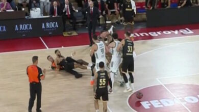 Μονακό-–-Παναθηναϊκός:-Χαμός-μεταξύ-Σλούκα-και-Οκόμπο,-βρέθηκε-στο-παρκέ-ο-διαιτητής