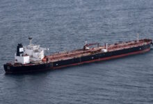 Ανεπηρέαστη-η-ροή-του-πετρελαίου-μέσω-του-«σκιώδους-στόλου»-παρά-τις-αμερικανικές-κυρώσεις-σε-δύο-ρωσικούς-πετρελαϊκούς-κολοσσούς