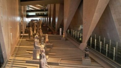 Ο-Κυριάκος-Μητσοτάκης-στα-εγκαίνια-του-Μεγάλου-Αιγυπτιακού-Μουσείου,-μια-ανάσα-από-τις-πυραμίδες-της-Γκίζας