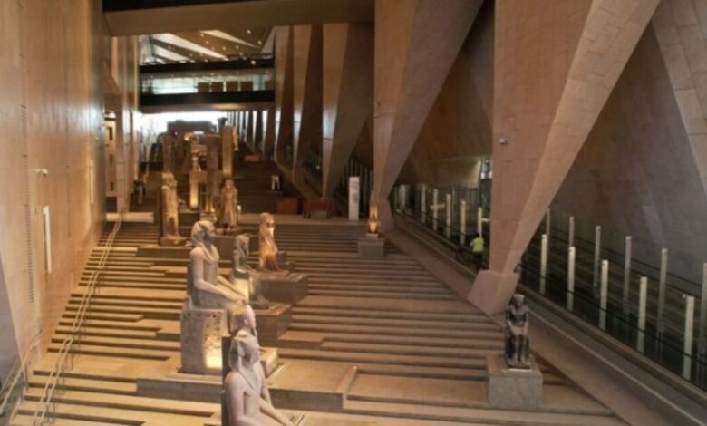 Ο-Κυριάκος-Μητσοτάκης-στα-εγκαίνια-του-Μεγάλου-Αιγυπτιακού-Μουσείου,-μια-ανάσα-από-τις-πυραμίδες-της-Γκίζας