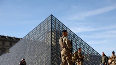 Λούβρο:-«Υποτιμήσαμε-τον-κίνδυνο-και-το-μουσείο-έμεινε-εκτεθειμένο»-παραδέχεται-η-υπουργός-Πολιτισμού