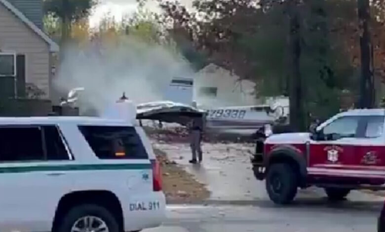 Νέα-Υόρκη:-Ένας-νεκρός-από-πτώση-μικρού-αεροπλάνου-σε-πάρκο-–-Βίντεο-από-το-σημείο-της-συντριβής