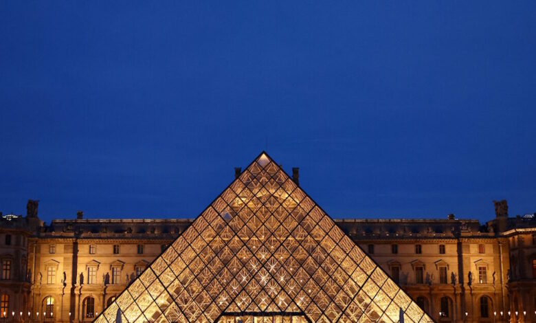 Λούβρο:-Στη-φυλακή-38χρονη-για-την-«κλοπή-του-αιώνα»-–-Ήταν-ο-«δορυφόρος»-της-ληστρικής-επιδρομής