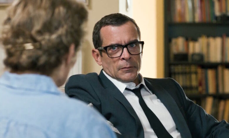 Ο-δικαστής-–-επόμενα-επεισόδια:-Ο-Πέτρος-Δημητρίου-βλέπει-τη-ζωή-του-να-διαλύεται,-όταν-ο-γιος-του-χτυπά-και-εγκαταλείπει-έναν-νεαρό