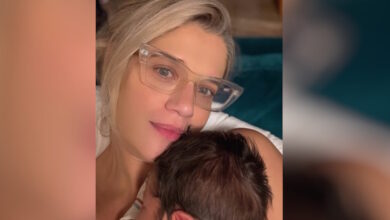 Τζένη-Θεωνά:-Η-νέα-selfie-που-δημοσίευσε-η-ηθοποιός-με-τον-ενός-μήνα-γιο-της-στην-αγκαλιά-της