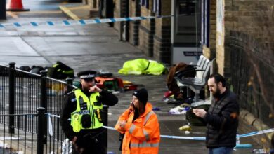 Βρετανία:-«Φύγετε,-υπάρχει-ένας-τύπος-που-μαχαιρώνει-τους-πάντες»-–-Ανατριχιαστική-μαρτυρία-για-την-επίθεση-με-τους-10-τραυματίες-σε-τρένο