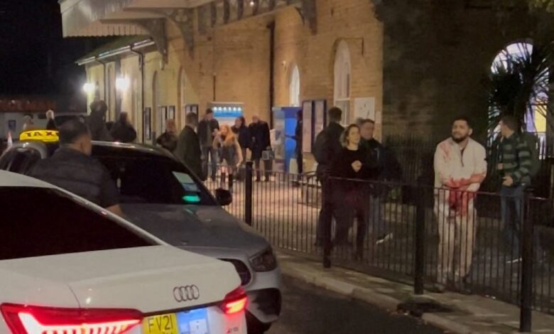 Βρετανία:-10-τραυματίες-από-την-επίθεση-με-μαχαίρι-σε-τρένο-–-Οι-9-σε-κρίσιμη-κατάσταση