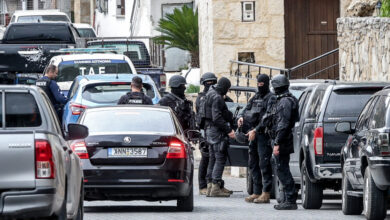 Βεντέτα-στα-Βορίζια:-Ταυτοποιήθηκαν-οι-5-καταζητούμενοι-για-το-μακελειό-–-Δύο-συλλήψεις-για-παράνομο-οπλισμό