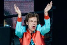 Ο-θρυλικός-Μικ-Τζάγκερ-στο-Ρέθυμνο-–-Επισκέφθηκε-το-Μουσείο-Αρχαίας-Ελεύθερνας-και-ενθουσιάστηκε-με-τα-εκθέματα