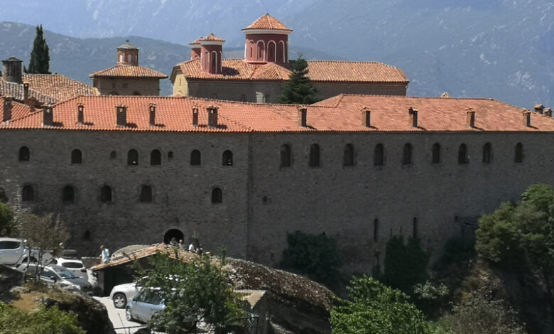 Ο-θρησκευτικός-τουρισμός-στη-Θεσσαλία-–-Χαρακτηριστικά-επισκεπτών-στα-Μετέωρα