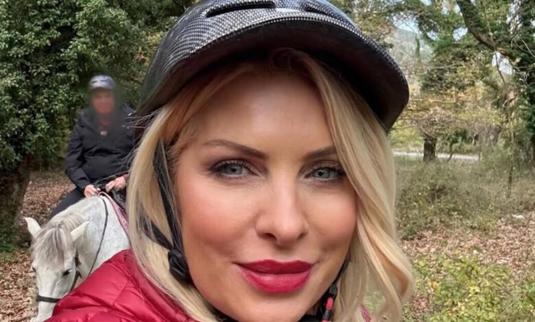 Η-Ελένη-Μενεγάκη-έκανε-ιππασία:-Νέες-φωτογραφίες-από-την-οικογενειακή-της-εξόρμηση-στα-Ζαγοροχώρια