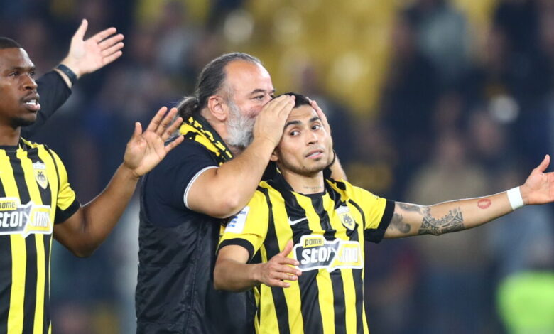 ΑΕΚ:-Το-φιλί-του-Μάριου-Ηλιόπουλου-στον-Πινέδα