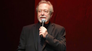 Γρηγόρης-Βαλτινός:-«Όταν-πέθανε-η-μητέρα-μου,-μου-το-είπαν-μετά-από-την-παράσταση-για-να-μπορέσω-να-παίξω»