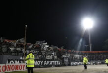 Οι-οπαδοί-του-ΠΑΟΚ-έμειναν-να-μαζέψουν-τα-σκουπίδια-μετά-την-πορεία-τους-στις-Σέρρες