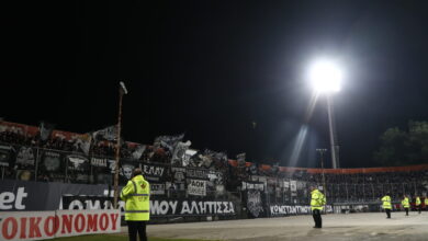 Οι-οπαδοί-του-ΠΑΟΚ-έμειναν-να-μαζέψουν-τα-σκουπίδια-μετά-την-πορεία-τους-στις-Σέρρες