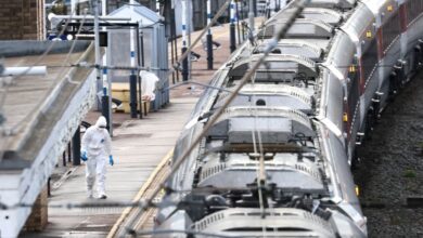 Βρετανία:-Σε-κρίσιμη-κατάσταση-ο-ήρωας-–-σιδηροδρομικός-υπάλληλος-που-έσωσε-δεκάδες-ζωές-στην-επίθεση-με-μαχαίρι-σε-τρένο