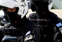 Τρόμος-στη-Λάρισα:-Βγήκε-με-μπαλτά-στο-χέρι-στη-γειτονιά!