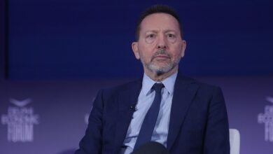 Στουρνάρας:-Η-οικονομία-βρίσκεται-σε-δυναμική-πορεία,-παρά-την-άνευ-προηγουμένου-αβεβαιότητα