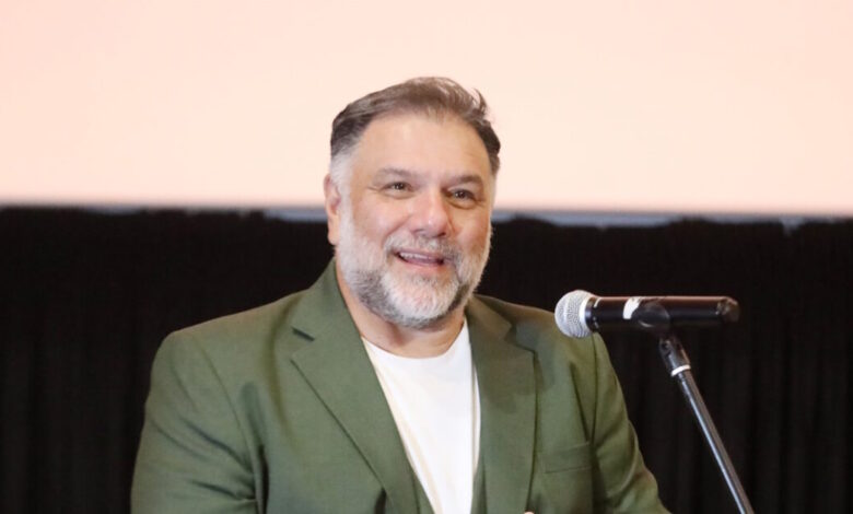 Γρηγόρης-Αρναούτογλου:-Ο-γιός-του-έγινε-12-χρονών-και-έσβησε-μια-εντυπωσιακή-και-φανταχτερή-τούρτα