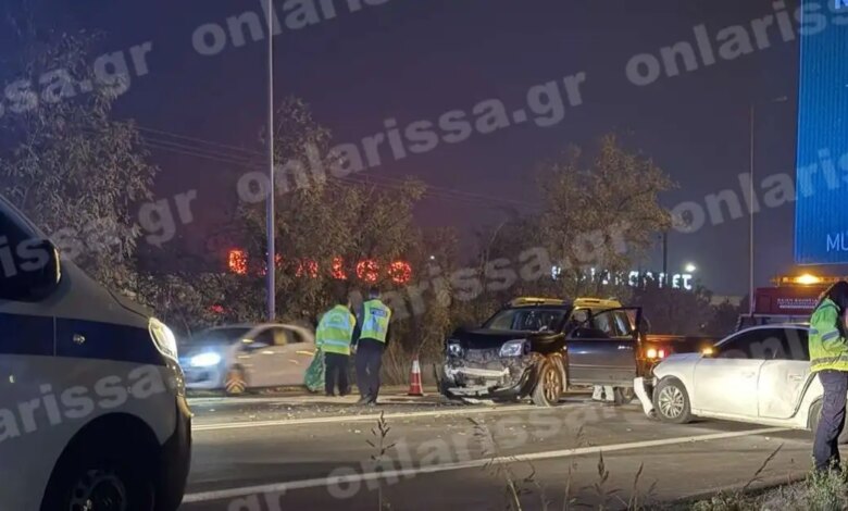 Τροχαίο-με-4-τραυματίες-στη-Λάρισα-μετά-από-μετωπική-σύγκρουση-αυτοκινήτων
