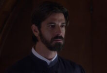 Άγιος-έρωτας-–-επόμενα-επεισόδια:-Ο-Νικόλαος-προσπαθεί-να-βρει-θέση-στην-Πετρούλα-στο-σανατόριο-της-Λαμίας