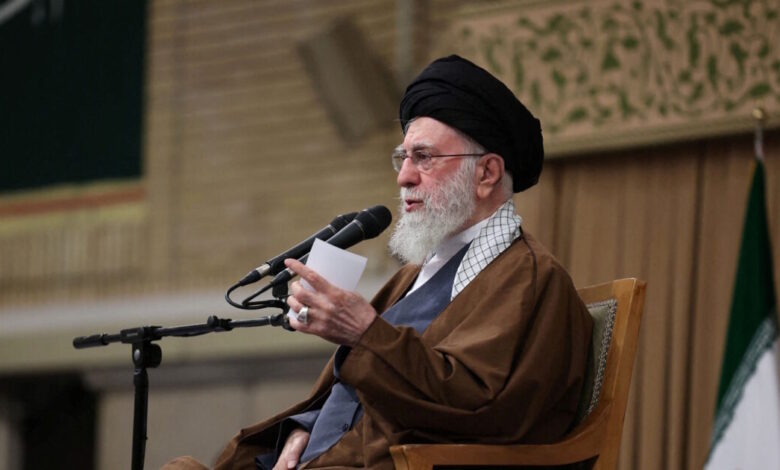 Χαμενεΐ:-Το-Ιράν-δεν-θα-συνεργαστεί-με-τις-ΗΠΑ-όσο-υποστηρίζουν-το-καταραμένο-σιωνιστικό-καθεστώς-και-επεμβαίνουν-στην-περιοχή