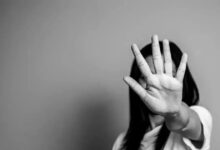 «Ήταν-άνθρωπος-εμπιστοσύνης-και-βίαζε-την-αδερφή-μου»-–-Η-κατάθεση-της-πρώην-συντρόφου-του-ηθοποιού-που-κατηγορείται-για-βιασμό