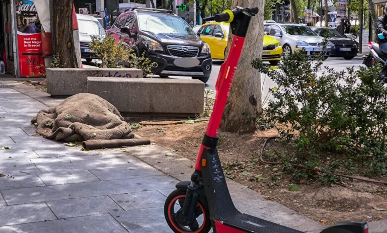 Θεσσαλονίκη:-13χρονος-άρπαξε-το-πατίνι-21χρονου-απειλώντας-τον-πως-θα-βγάλει-μαχαίρι