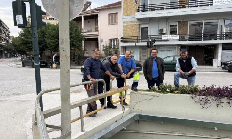 Χρήστος-Ζαραμπούκας:-Δίπλα-στους-ηλεκτρολόγους-που-στολίζουν-τα-Τρίκαλα