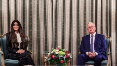 Τα-παραλειπόμενα-της-συνάντησης-Τασούλα-–-Γκίλφόιλ:-Οι-Ιρλανδοί,-η-ακάματη-πρέσβης-και-το-άγαλμα-του-Τρούμαν