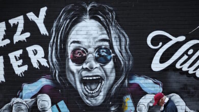 Όζι-Όζμπορν:-Ρεκόρ-Γκίνες-για-το-μεγαλύτερο-μωσαϊκό-από-κολοκύθες-ως-φόρο-τιμής-στον-θρυλικό-ρόκερ