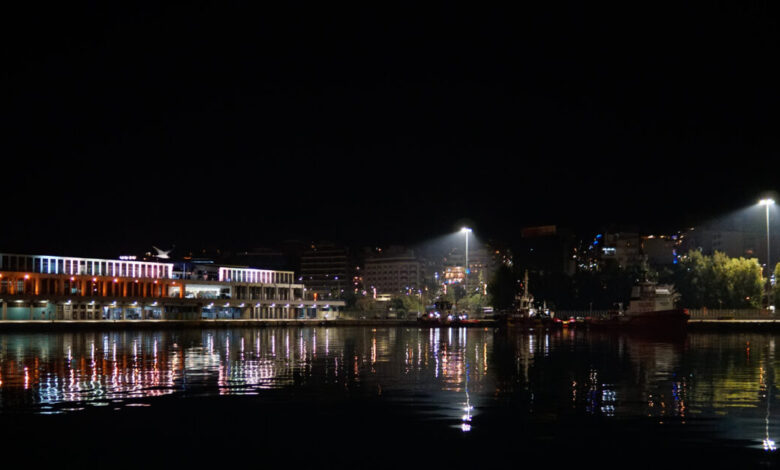 Λιμάνι-Πειραιά:-48χρονος-έπεσε-στη-θάλασσα-και-τον-έσωσε-λιμενικός