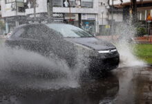 Καιρός:-Παρέλυσε-η-Αθηνών-Λαμίας-λόγω-ισχυρών-βροχοπτώσεων-–-Φωτιά-σε-κολώνα-της-ΔΕΗ-από-κεραυνό-στη-Χαλκίδα