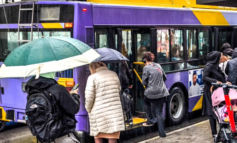 Καιρός:-Ισχυρές-βροχές-και-καταιγίδες-σαρώνουν-Σποράδες,-ανατολική-Θεσσαλία-και-Εύβοια-–-Νύχτα-κεραυνών-στην-Αττική