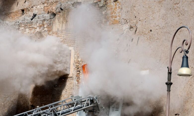 Η-Ρώμη-σε-πένθος:-Μεσίστιες-οι-σημαίες-για-τον-νεκρό-εργάτη-στον-Πύργο-των-Κόμηδων-–-Συνεχίζεται-η-εισαγγελική-έρευνα-για-εξ-αμελείας-ανθρωποκτονία