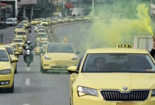 Απεργία-ταξί-σήμερα:-Κίτρινη-αυτοκινητοπομπή-προς-το-υπουργείο-Μεταφορών-από-τους-οδηγούς-–-Δείτε-βίντεο