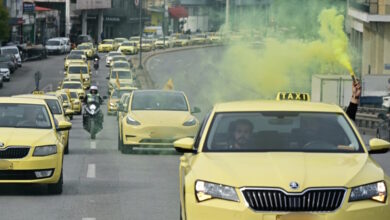 Απεργία-ταξί-σήμερα:-Κίτρινη-αυτοκινητοπομπή-προς-το-υπουργείο-Μεταφορών-από-τους-οδηγούς-–-Δείτε-βίντεο