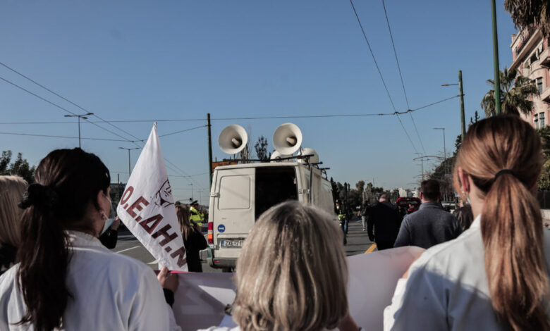 Οι-νοσοκομειακοί-γιατροί-προχωρούν-σε-48ωρη-απεργία,-κλειστά-την-Παρασκευή-τα-ιδιωτικά-ιατρικά-εργαστήρια