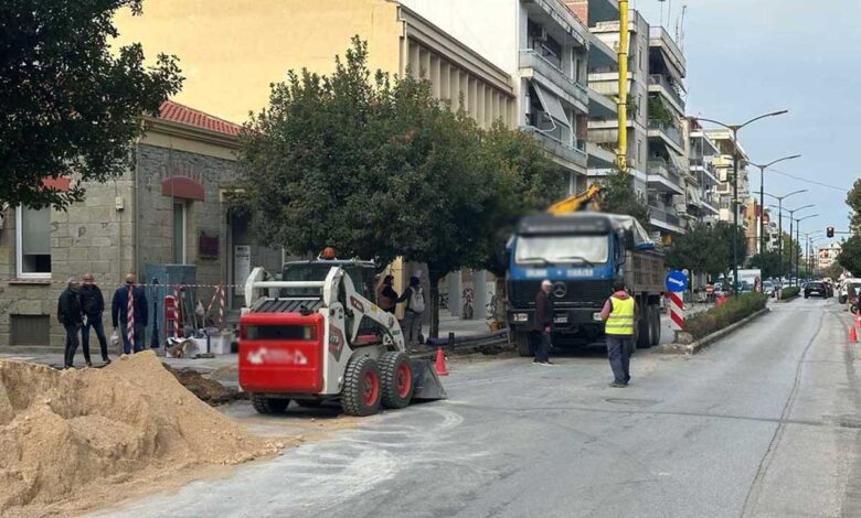 Μπάνιο-με…-χώμα-στα-Τρίκαλα-–-προβλήματα-με-το-νερό-όπου-γίνονται-έργα-της-ΔΕΥΑΤ