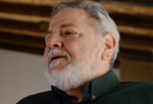 Γη-της-ελιάς-–-επόμενο-επεισόδιο:-Ο-Λυκούργος-ενημερώνει-την-Ισμήνη-πως-το-δικαστήριο-ενέκρινε-τη-διαδικασία-της-παρένθετης-μητρότητας