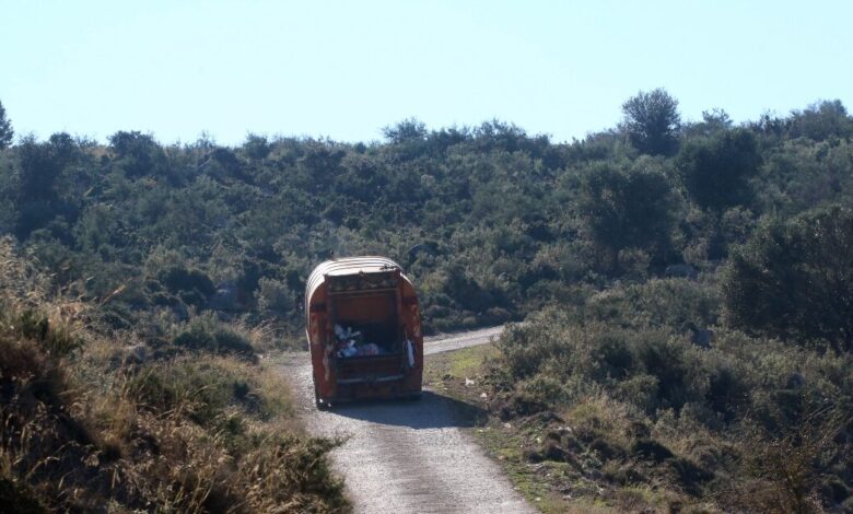 Βόνιτσα:-Υπάλληλος-καθαριότητας-έπεσε-από-απορριμματοφόρο-–-Δίνει-μάχη-για-τη-ζωή-του-στη-ΜΕΘ-Ιωαννίνων