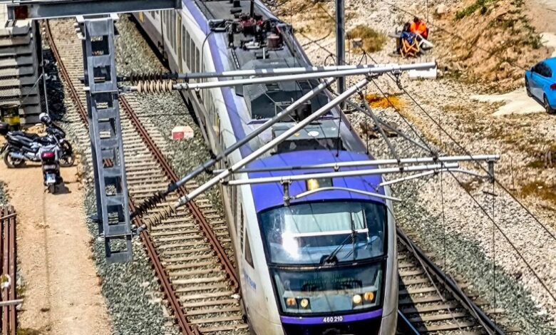 Σίνδος:-Τρένο-μπήκε-σε-λάθος-γραμμή-–-Η-επιβεβαίωση-από-την-hellenic-train-και-οι-«αλληλοκατηγορίες»-με-τον-ΟΣΕ