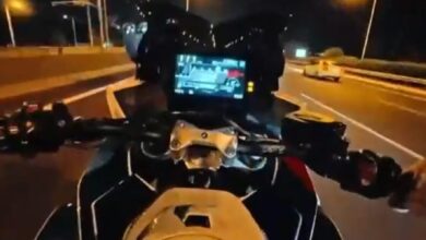 Αττική-Οδός:-Εντοπίστηκαν-τα-δύο-άτομα-που-έτρεχαν-με-πάνω-από-250χλμ-και-ανέβασαν-το-βίντεο-στα-social-media