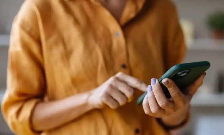 Βόλος:-61χρονη-«stalker»-έστελνε-ερωτικά-μηνύματα-σε-68χρονη-–-«Έφαγε»-έναν-χρόνο-φυλακή