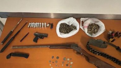 Βορίζια:-Σπιθαμή-προς-σπιθαμή-οι-έρευνες-των-αστυνομικών-στο-χωριού-του-Ηρακλείου-–-Οπλοστάσια-και-17-προσαγωγές