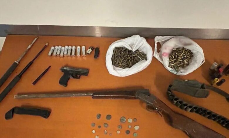 Βορίζια:-Σπιθαμή-προς-σπιθαμή-οι-έρευνες-των-αστυνομικών-στο-χωριού-του-Ηρακλείου-–-Οπλοστάσια-και-17-προσαγωγές